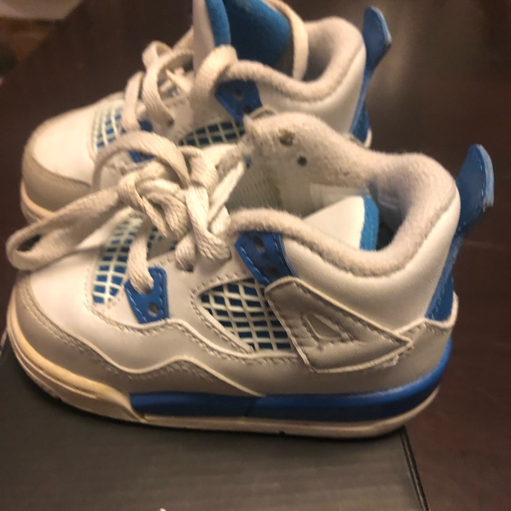 Kids Jordan 4 Retro size 4 toddler 4c white blue